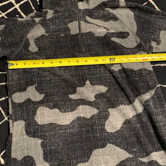 Columbia long sleeve camo half zip up turtle neck - Picture 2 of 5